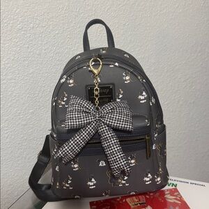 Like new loungefly backpack. Non smoking home